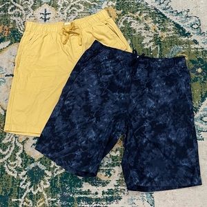 GAP men’s size XS easy shorts 8” inseam yellow blue tie dye elastic waist